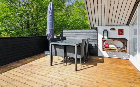 Ilwith - 28Km from the Sea: Hout, Houten Vloer, Hardwood, Dek, Meubilair, Plank, Beits, Samengesteld Materiaal, Buitenmeubels, Siding