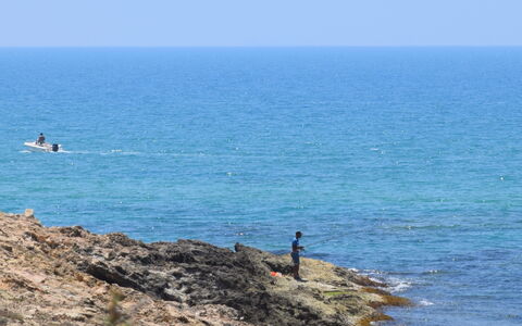 Punta Braccetto Fronte Mare: Blauw, Zee, Zomer, Recreatie, Horizon, Kust En Oceanic Landvormen, Oceaan, Golf, Wind Wave