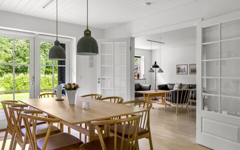 Falka - 30Km from the Sea: Meubilair, Flooring, Interieur Ontwerp, Verdieping, Hout, Houten Vloer, Eetkamer, Tafel, Keuken En Eettafel, Plafond