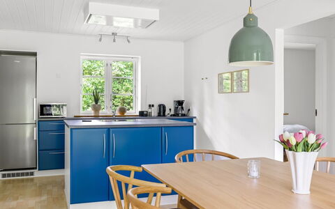 Falka - 30Km from the Sea: Meubilair, Flooring, Interieur Ontwerp, Hout, Verdieping, Plafond, Countertop, Keuken, Huis, Verlichting