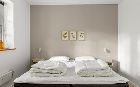 Falka - 30Km from the Sea: Bed, Slaapkamer, Meubilair, Interieur Ontwerp, Verdieping, Linens, Bedding, Flooring, Textiel, Laken