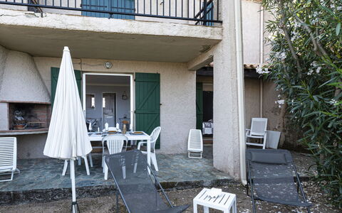 U Sognu: Meubilair, Buitenmeubels, Stoel, Buitentafel, Schaduw, Keuken En Eettafel, Balkon, Veranda, Backyard, Werf