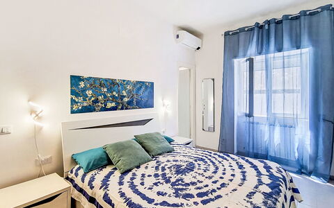 Bemi' Al Mare: Meubilair, Blauw, Bed, Interieur Ontwerp, Slaapkamer, Flooring, Verdieping, Bedding, Laken, Kamer