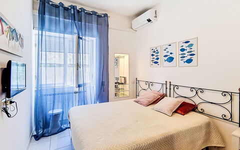 Bemi' Al Mare: Bed, Slaapkamer, Meubilair, Flooring, Verdieping, Interieur Ontwerp, Appartement, Kamer, Laken, Bedding