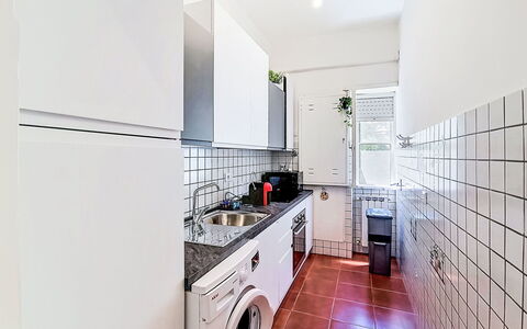 Bemi' Al Mare: Major Appliance, Flooring, Verdieping, Wasmachine, Keuken, Interieur Ontwerp, Toestel Van De Keuken, Countertop, Huishoudapparatuur, Plafond