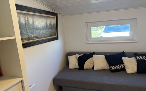 Keijo - from the Sea: Flooring, Verdieping, Bankstel, Kussen, Woonkamer, Hoofdkussen, Hardwood, Kussen Gooien