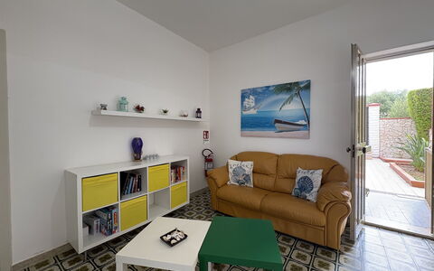Villa Sole Mare: Meubilair, Interieur Ontwerp, Flooring, Verdieping, Muur, Hout, Kamer, Plafond, Bankstel, Woonkamer