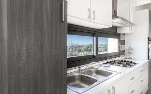 Villa Costa: Keuken, Countertop, Toestel Van De Keuken, Interieur Ontwerp, Major Appliance, Cabinetry, Wastafel, Huishoudapparatuur, Fornuis, Gootsteen