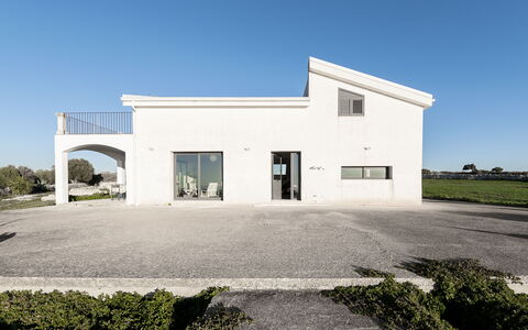 Villa Costa: Lucht, Architectuur, Huis, Samengesteld Materiaal, Landgoed, Beton, Oprit, Gips, Villa
