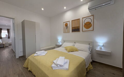 Villa Benvenuti al Sud: Verdieping, Hout, Flooring, Interieur Ontwerp, Plafond, Slaapkamer, Bed, Meubilair, Kamer, Houten Vloer