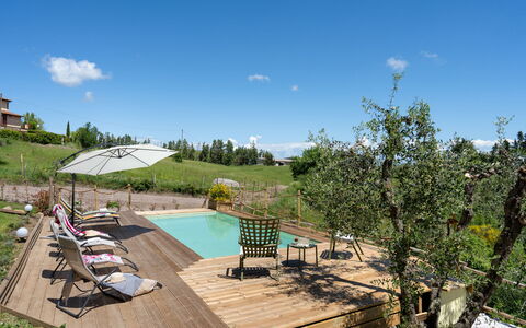 Villa i Fiori: Zwembad, Buitenmeubels, Tuin, Meubilair, Ligstoel, Paraplu, Toevlucht, Stoel, Dek, Eco Hotel