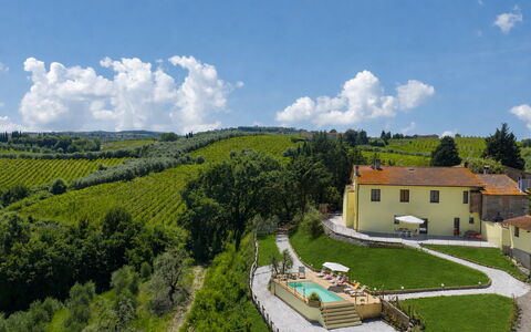 Villa i Fiori: Buitenmeubels, Landgoed, Eco Hotel, Zwembad, Villa, Toevlucht, Stoel, Hotel, Hacienda, Paraplu