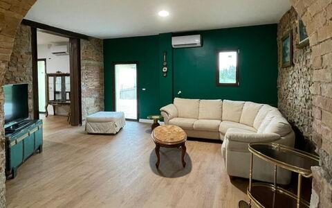 Villa i Fiori: Meubilair, Flooring, Interieur Ontwerp, Muur, Verdieping, Hout, Bankstel, Plafond, Verlichting, Woonkamer