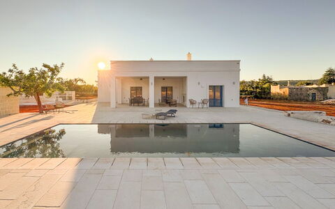 Tenuta Emma: Samengesteld Materiaal, Zwembad, Reflectie, Landgoed, Ontwerp, Reflecting Pool, Waterpartij, Tegel, Villa, Daylighting