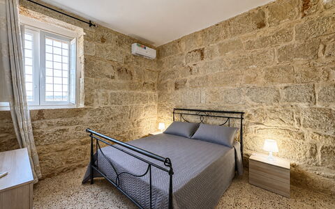 L'Oasi di Salvo: Flooring, Verdieping, Plafond, Stenen Muur, Slaapkamer, Bed Frame, Bed, Bedding