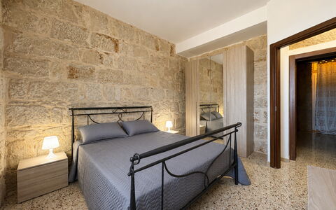 L'Oasi di Salvo: Flooring, Verdieping, Interieur Ontwerp, Meubilair, Plafond, Kamer, Slaapkamer, Bed, Bed Frame, Bedding