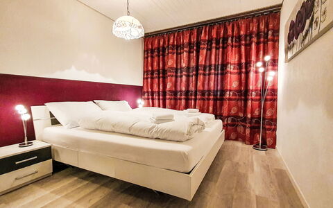 Casa Primavera B31: Bed, Interieur Ontwerp, Slaapkamer, Laken, Flooring, Meubilair, Verdieping, Bedding, Kamer, Bed Frame