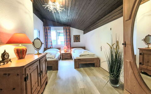 Casa Primavera B31: Meubilair, Interieur Ontwerp, Bed, Plafond, Slaapkamer, Hout, Verdieping, Kamer, Laken, Bedding