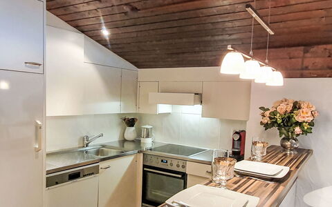 Casa Primavera B31: Interieur Ontwerp, Keuken, Meubilair, Countertop, Flooring, Hout, Plafond, Toestel Van De Keuken, Major Appliance, Lichte Inrichting