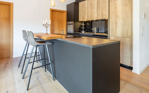 Flims 796: Meubilair, Flooring, Interieur Ontwerp, Countertop, Verdieping, Keuken, Hout, Houten Vloer, Cabinetry, Plafond