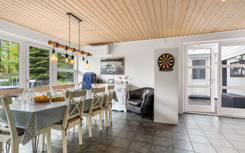Erna - 900M from the Sea: Meubilair, Zee, Stoel, Schaduw, Balkon, Buitenmeubels, Eco Hotel, Kust, Dek, Beits