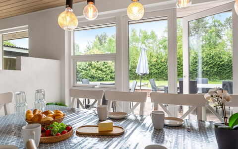 Erna - 900M from the Sea: Meubilair, Zee, Stoel, Schaduw, Balkon, Buitenmeubels, Eco Hotel, Kust, Dek, Beits