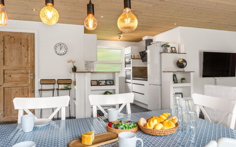 Erna - 900M from the Sea: Meubilair, Zee, Stoel, Schaduw, Balkon, Buitenmeubels, Eco Hotel, Kust, Dek, Beits