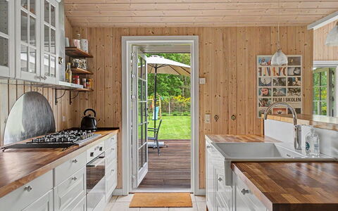 Stavros - 325M from the Sea: Keuken, Flooring, Countertop, Hout, Cabinetry, Meubilair, Interieur Ontwerp, Verdieping, Toestel Van De Keuken, Plafond