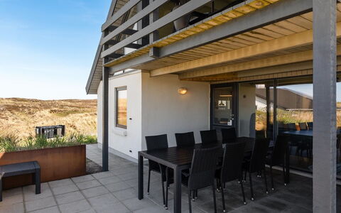 Flugha - 190M from the Sea: Meubilair, Zee, Stoel, Schaduw, Balkon, Buitenmeubels, Eco Hotel, Kust, Dek, Beits