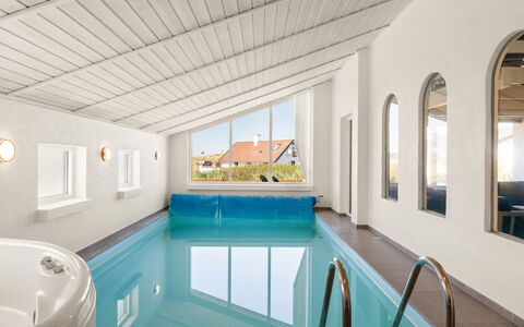 Flugha - 190M from the Sea: Flooring, Interieur Ontwerp, Verdieping, Plafond, Zwembad, Toevlucht, Hotel, Ontwerp, Eco Hotel, Slaapkamer