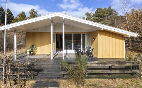 Ursula - 7Km from the Sea: Hout, Huis, Dak, Verblijf, Huis, Veranda, Deur, Schaduw, Siding, Garden Gebouwen
