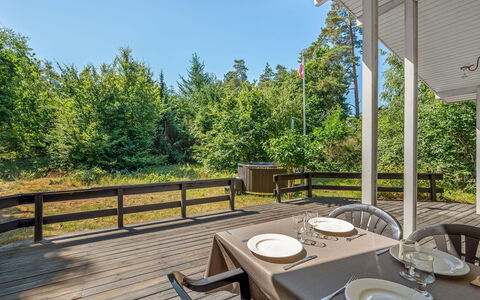 Ursula - 7Km from the Sea: Hout, Veranda, Hardwood, Dek, Verblijf, Beits, Plank, Schaduw, Stoel, Balkon