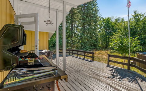 Ursula - 7Km from the Sea: Hout, Veranda, Schaduw, Dek, Hardwood, Plank, Trap, Outdoor Structuur, Siding, Leuning