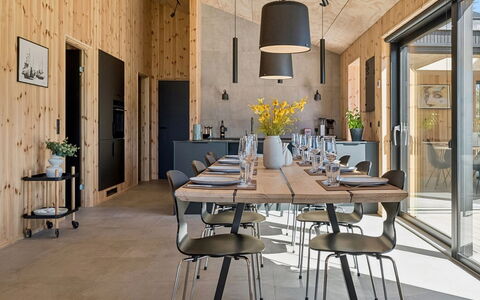 Ania - 500M from the Sea: Meubilair, Hout, Keuken En Eettafel, Stoel, Interieur Ontwerp, Flooring, Eetkamer, Tafel, Plafond, Verdieping