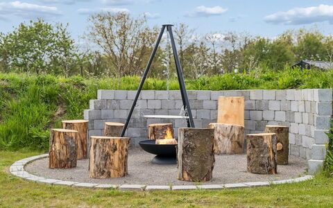 Ania - 500M from the Sea: Tuin, Gazon, Natuurlijk Materiaal, Landscaping, Backyard, Park, Buitenmeubels