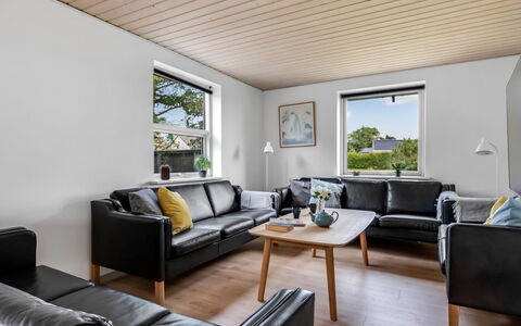Ulv - from the Sea: Interieur Ontwerp, Hout, Flooring, Bankstel, Plafond, Verdieping, Woonkamer, Meubilair, Houten Vloer, Huis