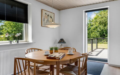 Ulv - from the Sea: Meubilair, Interieur Ontwerp, Flooring, Hout, Eetkamer, Stoel, Tafel, Keuken En Eettafel, Lichte Inrichting, Plafond