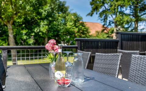 Ulv - from the Sea: Meubilair, Buitenmeubels, Tafel, Stoel, Buitentafel, Keuken En Eettafel, Schaduw, Patio, Tuin, Dek