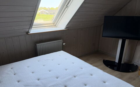 Ulv - from the Sea: Slaapkamer, Hout, Bed, Verdieping, Flooring, Laken, Bedding, Interieur Ontwerp, Verlichting, Plafond
