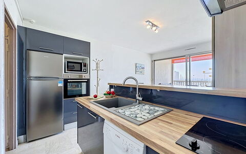 Eden: Meubilair, Slaapkamer, Bed, Verdieping, Bedding, Appartement, Interieur Ontwerp, Flooring, Laken, Bed Frame