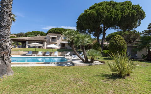 Bleu Isolella: Landgoed, Toevlucht, Gazon, Villa, Tuin, Hacienda, Landscaping, Herenhuis, Eco Hotel