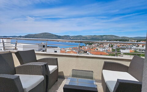 Trogir Okrug Gornji 259: Gras, Huis, Landelijk Gebied, Verblijf, Dak, Huis, Landschap, Plain, Land Lot