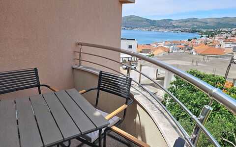 Trogir Okrug Gornji 259: Gras, Huis, Landelijk Gebied, Verblijf, Dak, Huis, Landschap, Plain, Land Lot