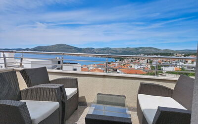 Trogir Okrug Gornji 259: Gras, Huis, Landelijk Gebied, Verblijf, Dak, Huis, Landschap, Plain, Land Lot