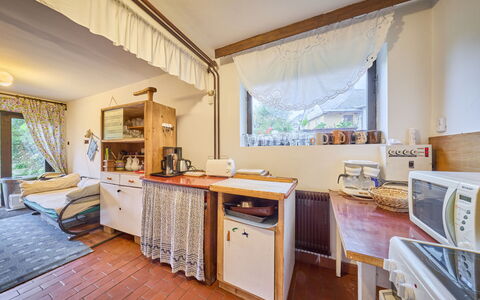 Černý: Meubilair, Hout, Interieur Ontwerp, Kamer, Flooring, Plafond, Verdieping, Verlichting, Huis, Stoel