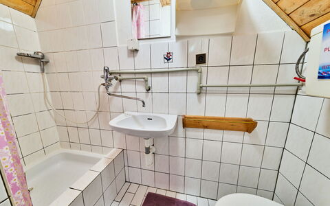 Černý: Hout, Loodgieterswerkinrichting, Verdieping, Flooring, Loodgieter, Badkamer, Wastafel In De Badkamer, Kraan, Wastafel, Toilet