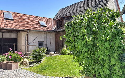 Alte Scheune: Zwembad, Woongebied, Stedelijk Ontwerp, Menselijke Nederzetting, Huis, Landgoed, Appartement, Toevlucht, Condominium, Hacienda