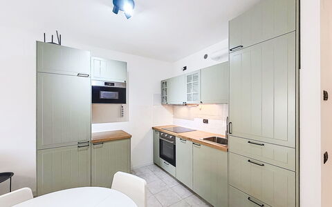 Nala: Cabinetry, Countertop, Toestel Van De Keuken, Keuken, Meubilair, Flooring, Interieur Ontwerp, Major Appliance, Hout, Verdieping