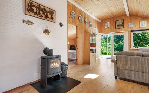Godwin - 800M from the Sea: Hout, Meubilair, Flooring, Interieur Ontwerp, Verdieping, Kamer, Plafond, Houten Vloer, Hardwood, Woonkamer