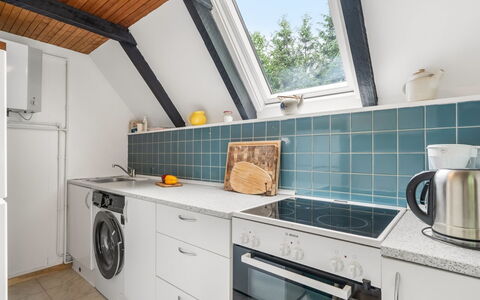 Kaija - from the Sea: Keuken, Flooring, Major Appliance, Loodgieterswerkinrichting, Countertop, Plafond, Verdieping, Interieur Ontwerp, Toestel Van De Keuken, Kraan